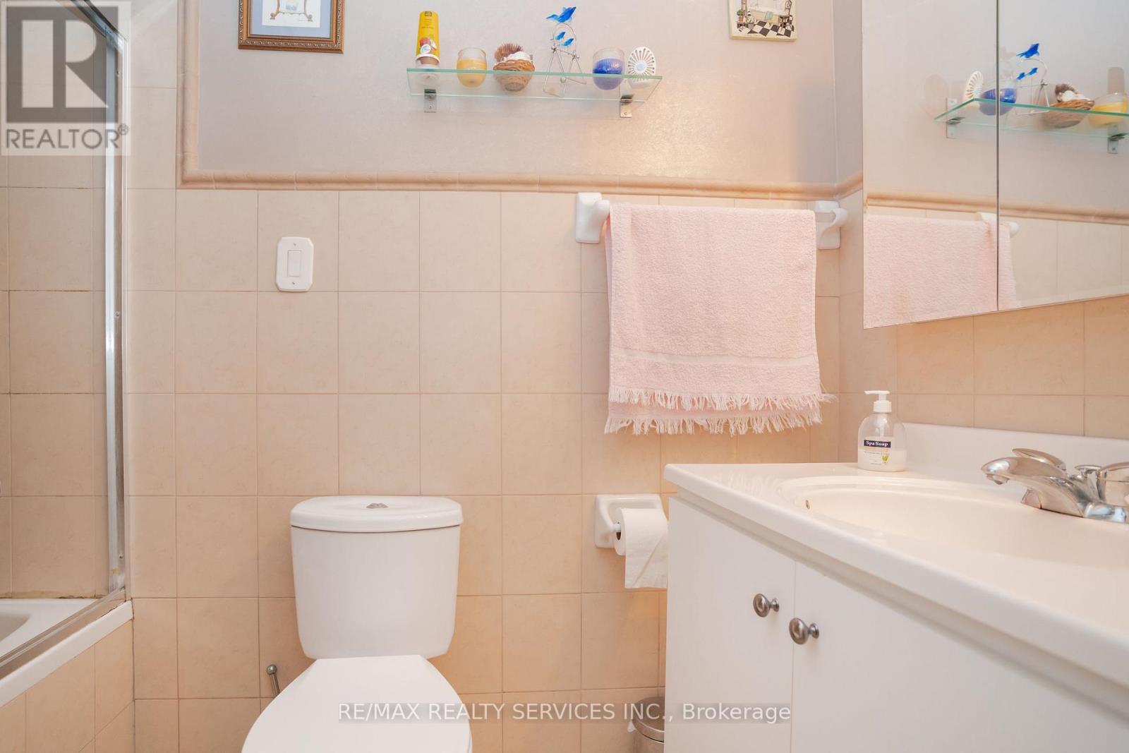 195 Van Scott Drive, Brampton, ON - Indoor Photo Showing Bathroom