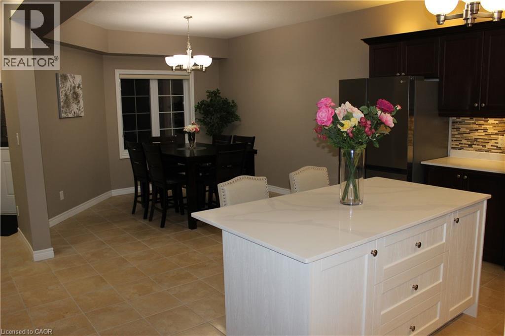561 Thomas Slee Drive, Kitchener, ON - Indoor Photo Showing Dining Room