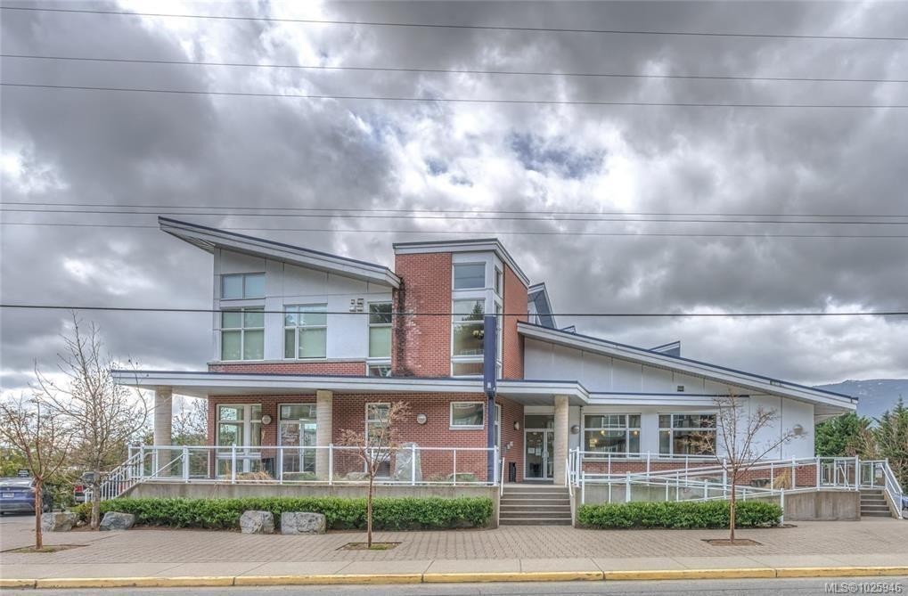 201-1629 Townsite Rd, Nanaimo, BC - Outdoor With Facade