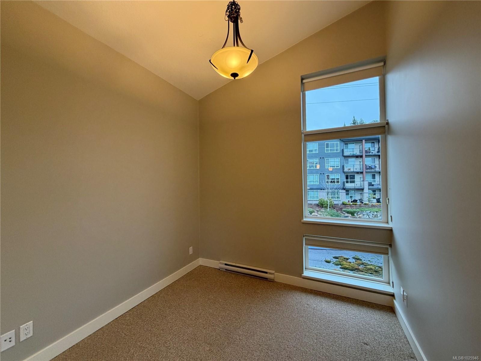 201-1629 Townsite Rd, Nanaimo, BC - Indoor Photo Showing Other Room