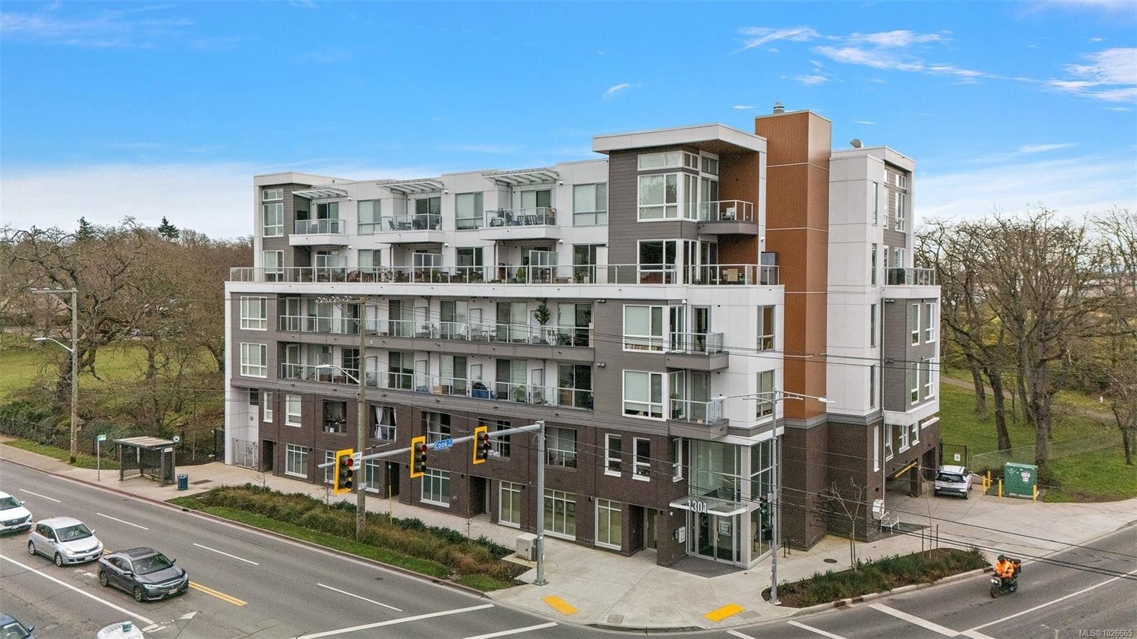 306-1301 Hillside Ave, Victoria, BC - Outdoor With Balcony