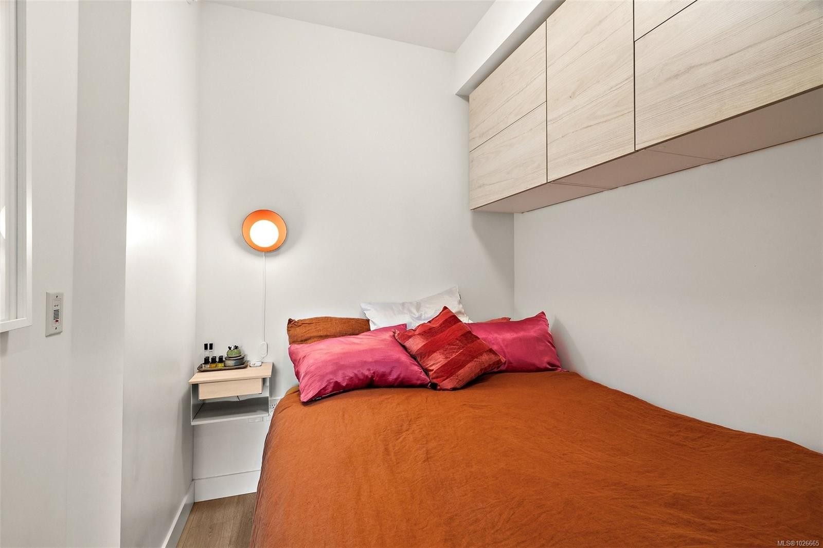 306-1301 Hillside Ave, Victoria, BC - Indoor Photo Showing Bedroom