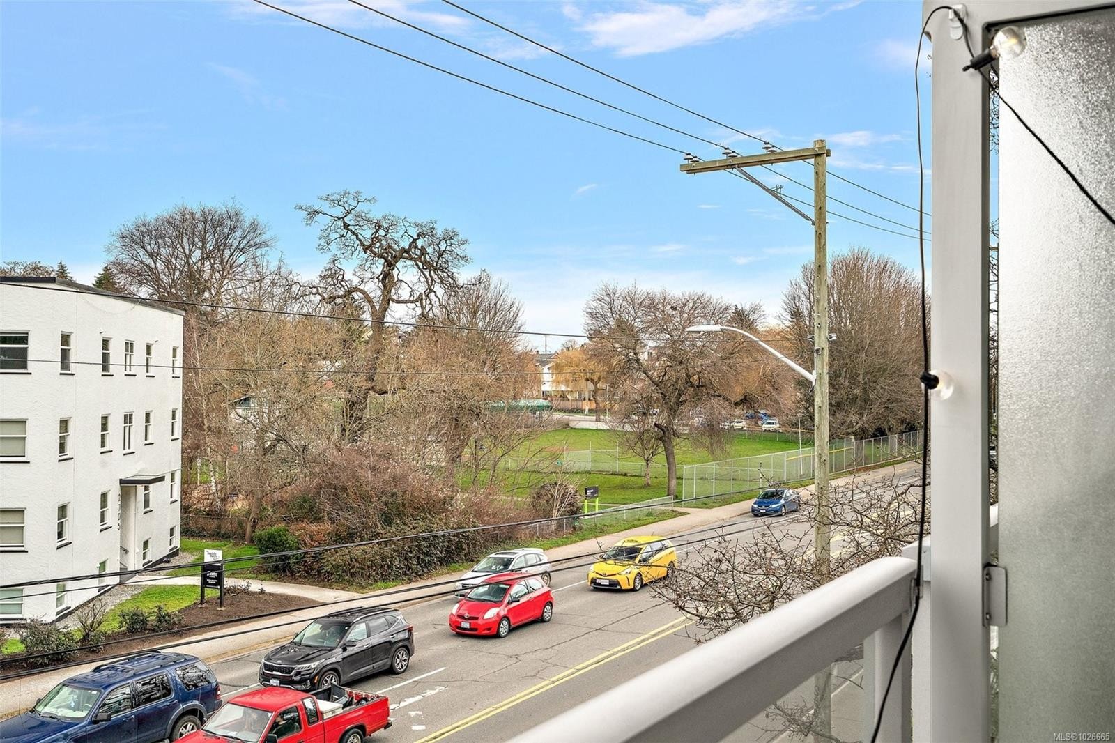 306-1301 Hillside Ave, Victoria, BC - Outdoor