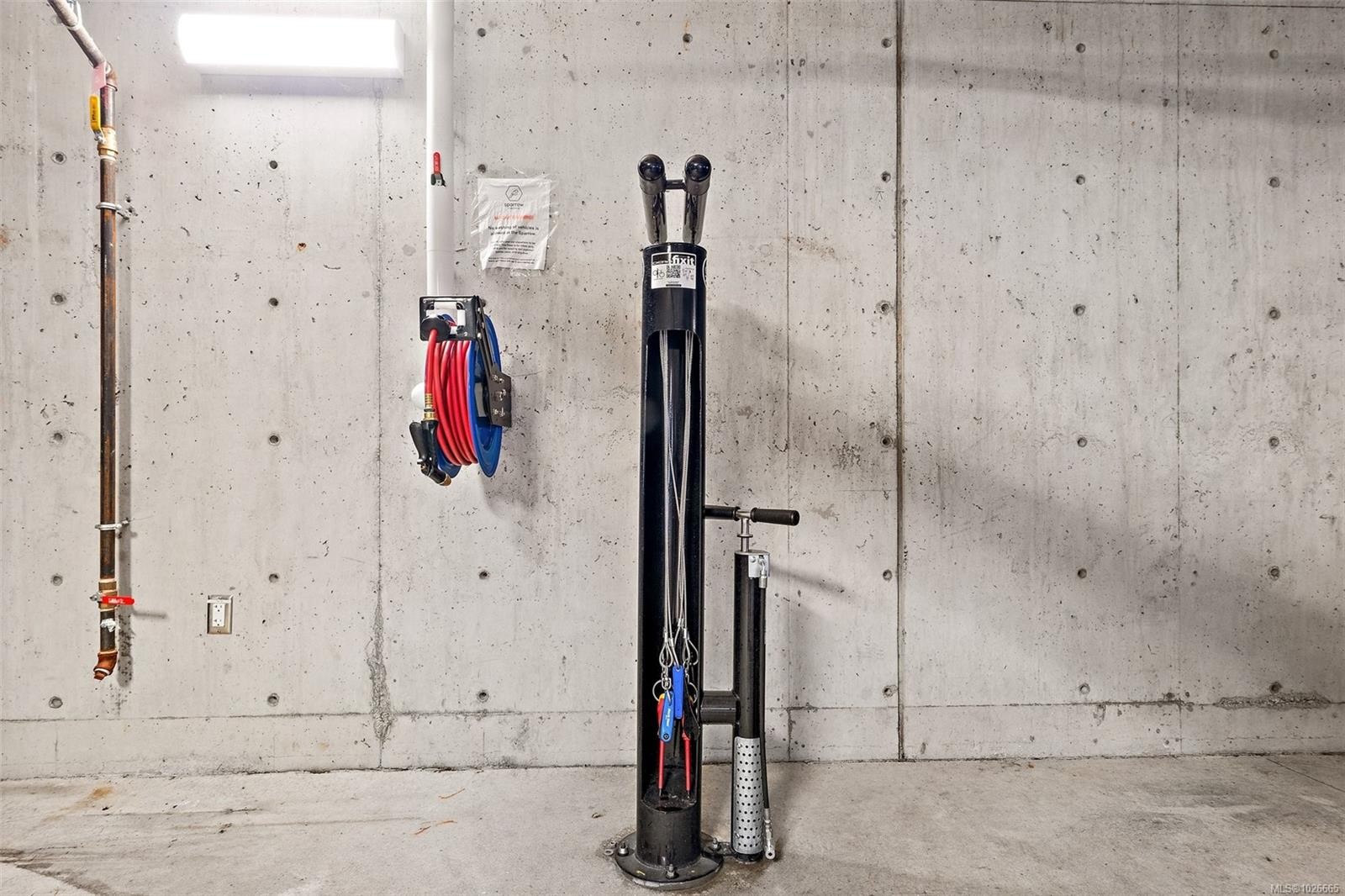 306-1301 Hillside Ave, Victoria, BC - Indoor Photo Showing Other Room