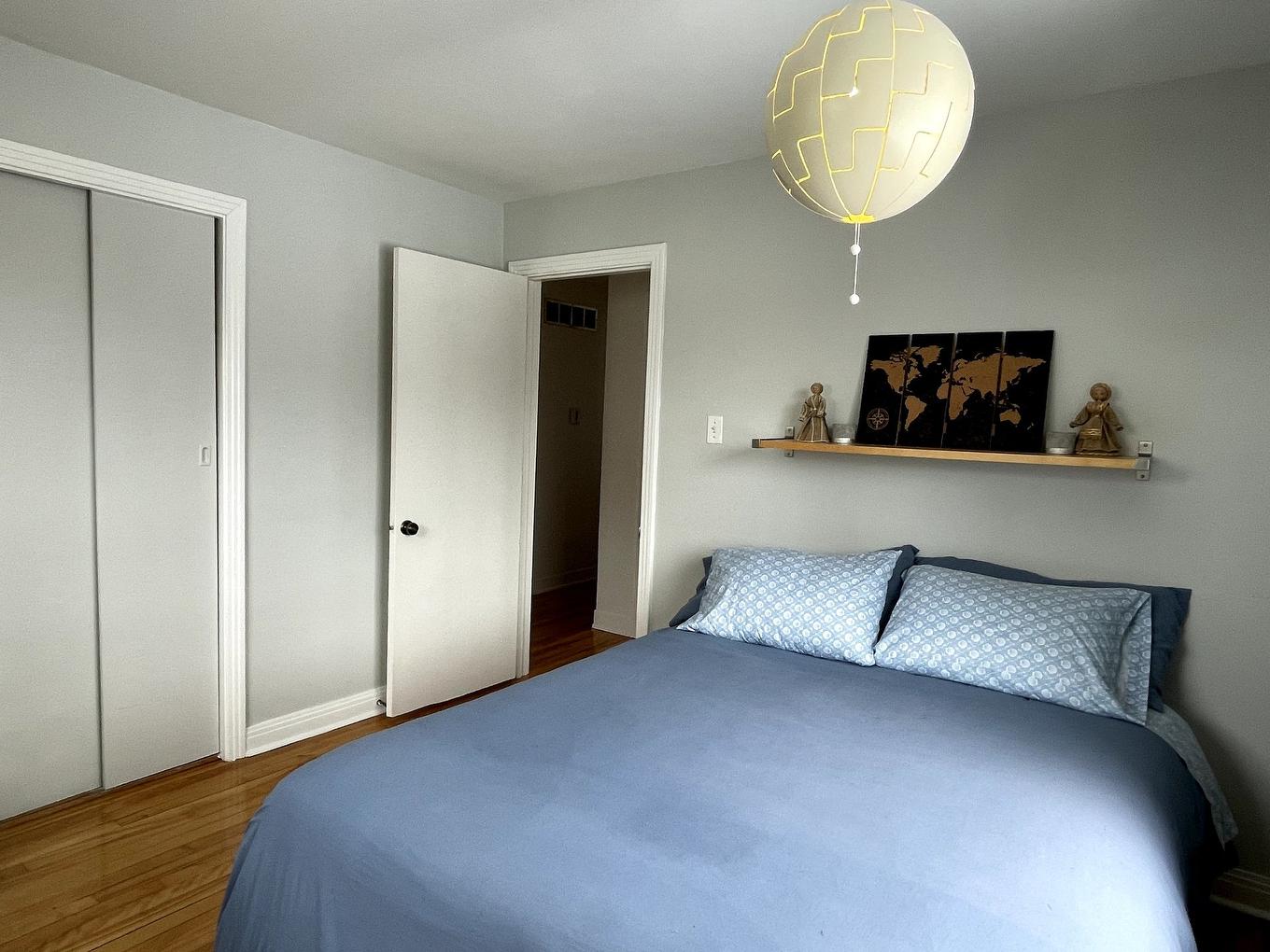 Chambre à coucher - 182 Av. Duke-Of-Kent, Pointe-Claire, QC - Indoor Photo Showing Bedroom