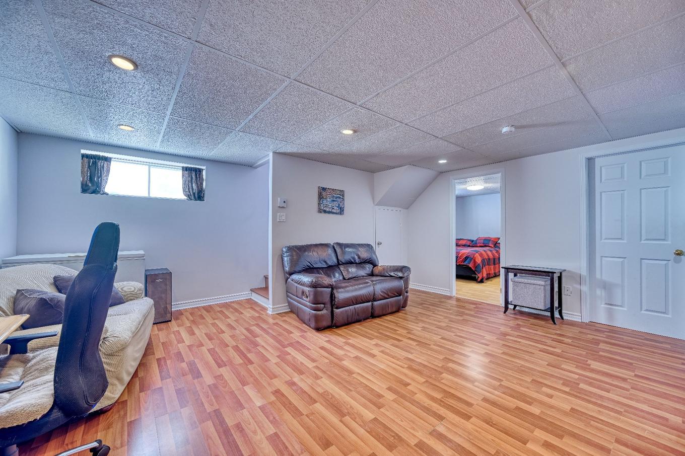 Salle familiale - 1428 Rue Jean-Paul-Riopelle, Blainville, QC - Indoor