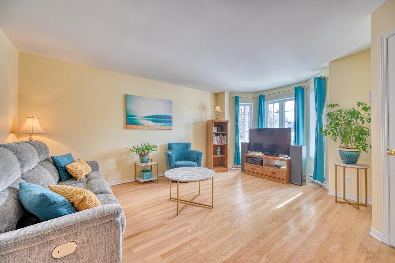 Salon - 1428 Rue Jean-Paul-Riopelle, Blainville, QC - Indoor Photo Showing Living Room