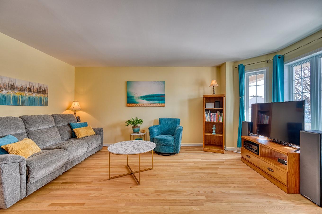 Salon - 1428 Rue Jean-Paul-Riopelle, Blainville, QC - Indoor Photo Showing Living Room