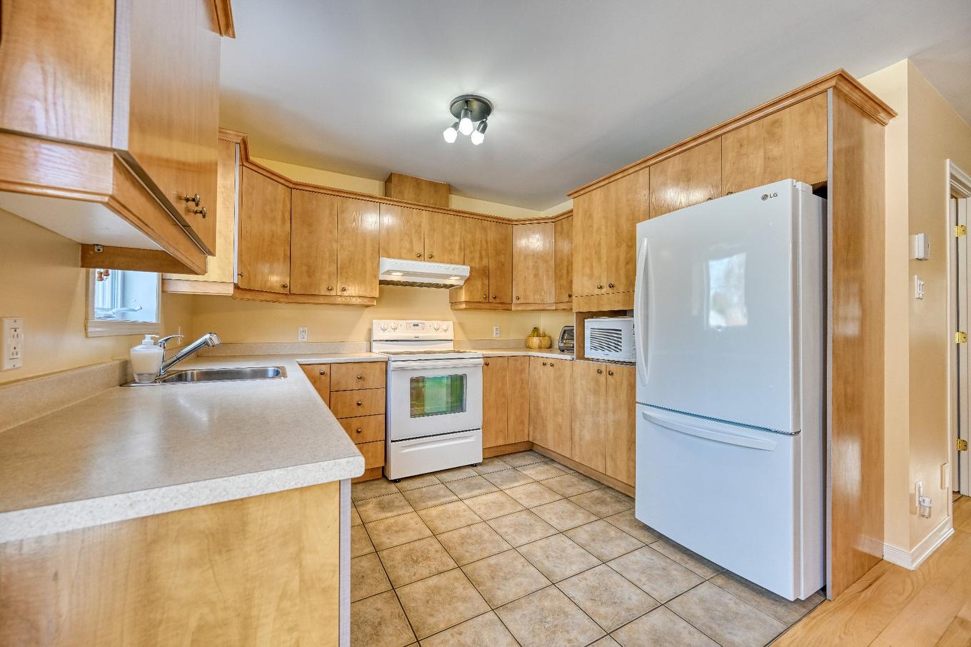 Cuisine - 1428 Rue Jean-Paul-Riopelle, Blainville, QC - Indoor Photo Showing Kitchen