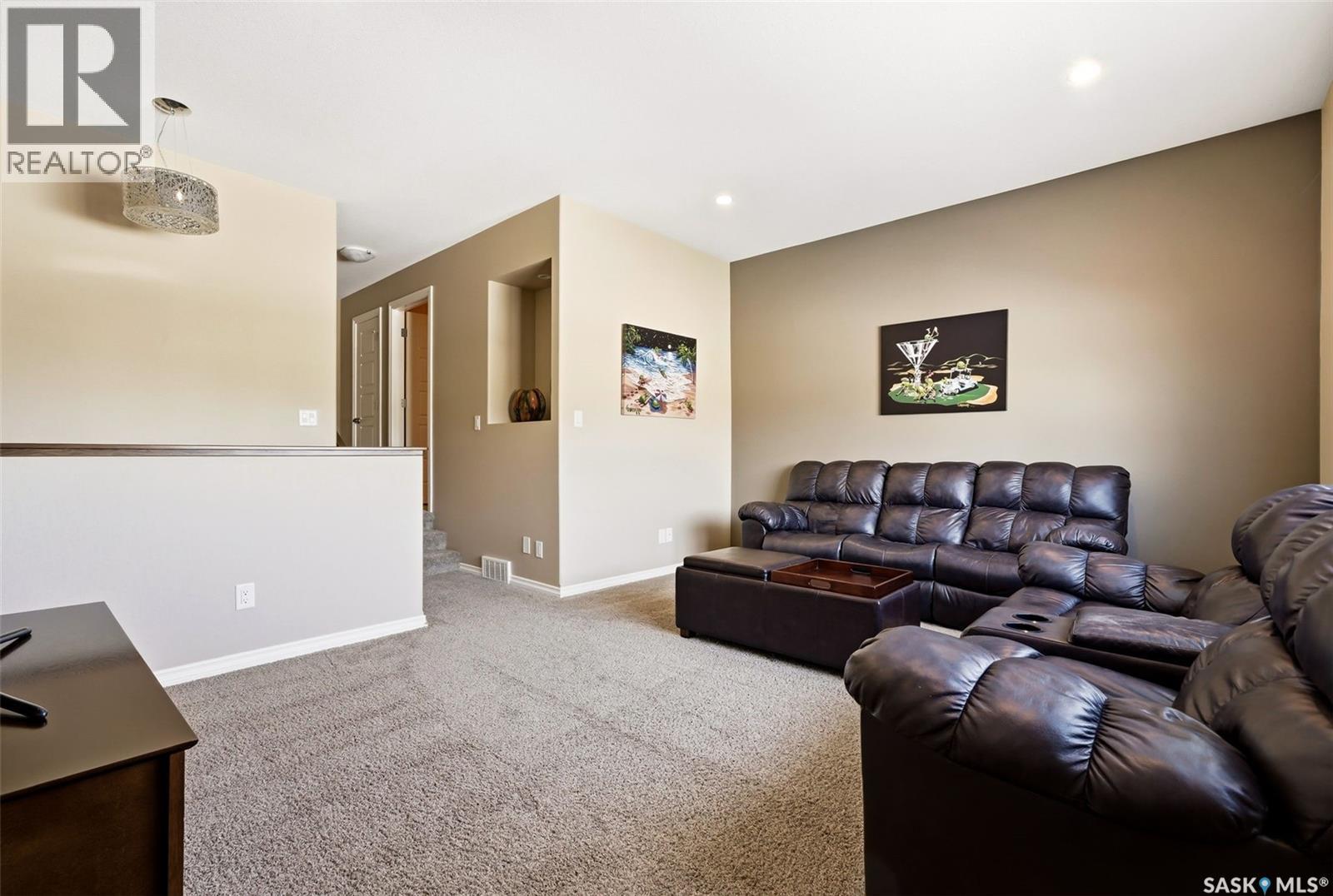 5221 Watson Way, Regina, SK - Indoor Photo Showing Living Room