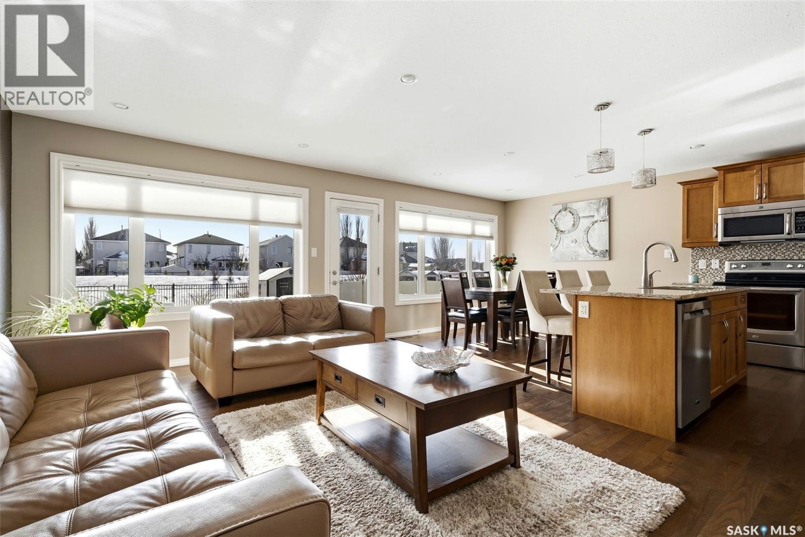 5221 Watson Way, Regina, SK - Indoor Photo Showing Living Room