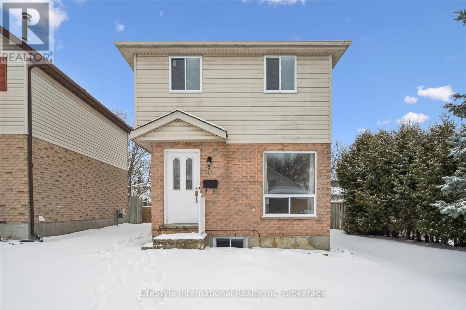 5 Troy Crescent, Guelph (Grange Road), ON - Outdoor