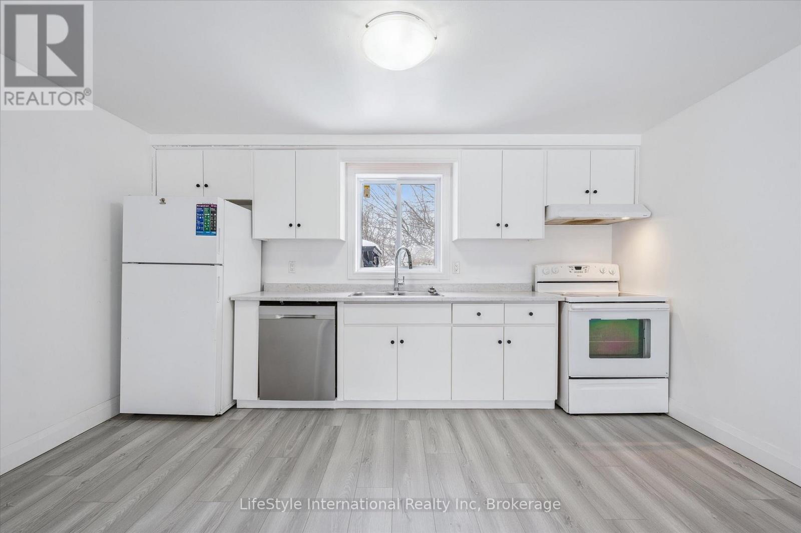 5 Troy Crescent, Guelph (Grange Road), ON - Indoor Photo Showing Kitchen