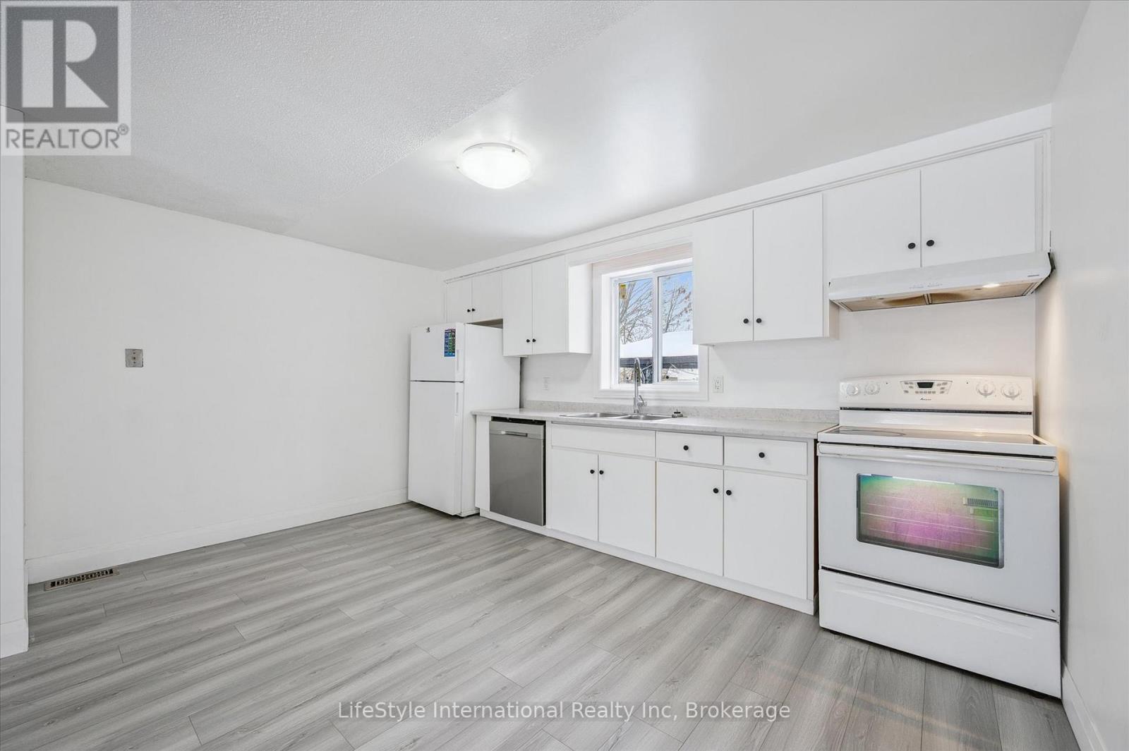 5 Troy Crescent, Guelph (Grange Road), ON - Indoor Photo Showing Kitchen