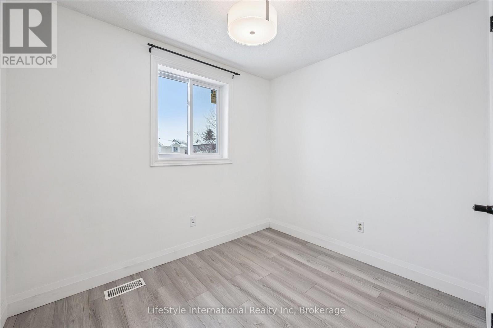 5 Troy Crescent, Guelph (Grange Road), ON - Indoor Photo Showing Other Room