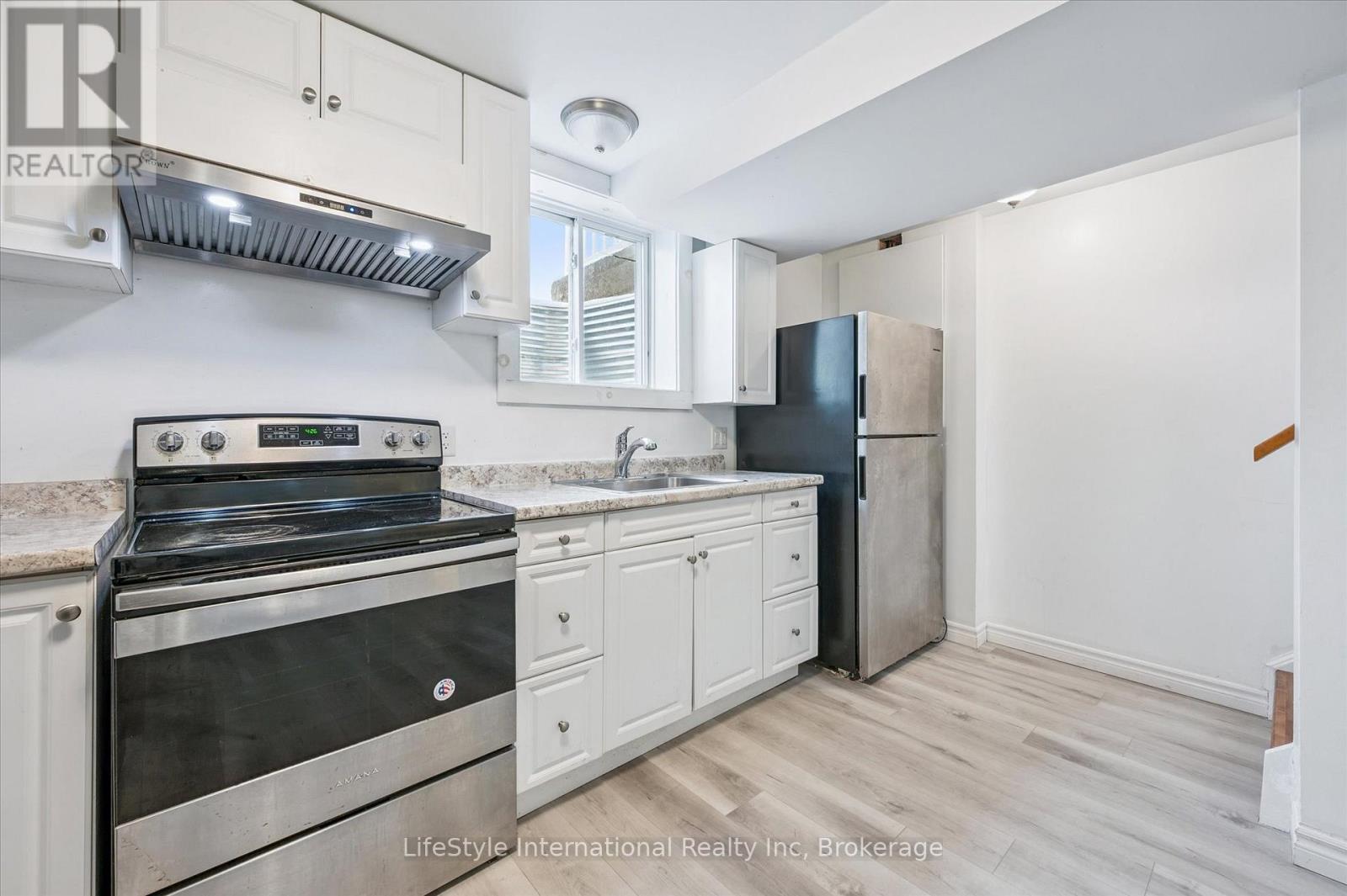 5 Troy Crescent, Guelph (Grange Road), ON - Indoor Photo Showing Kitchen