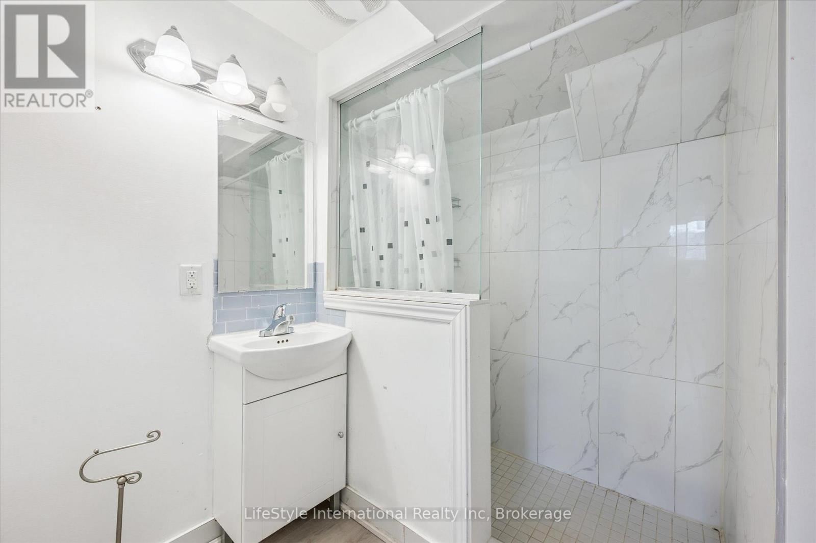 5 Troy Crescent, Guelph (Grange Road), ON - Indoor Photo Showing Bathroom