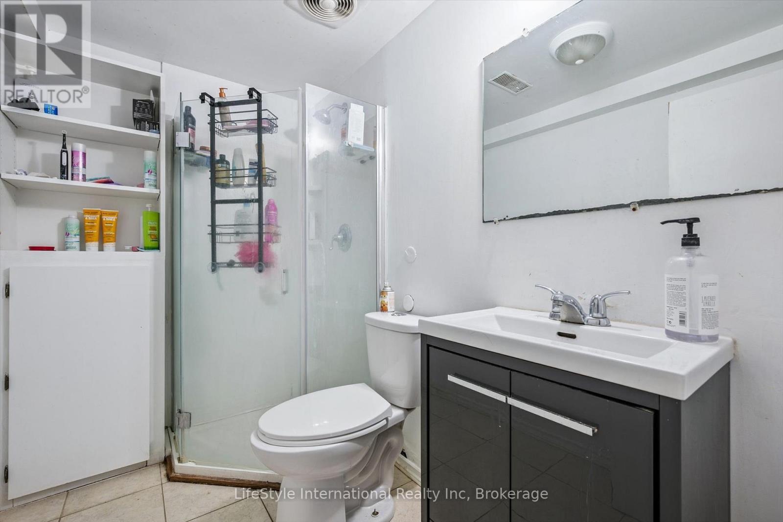 15 Fairview Boulevard, Guelph (Dovercliffe Park/Old University), ON - Indoor Photo Showing Bathroom
