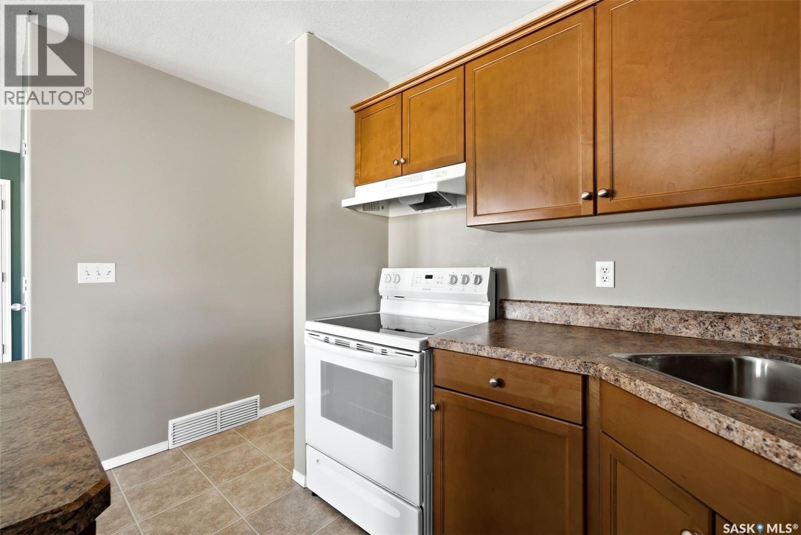 1027 Birchwood Place, Regina, SK - Indoor Photo Showing Kitchen