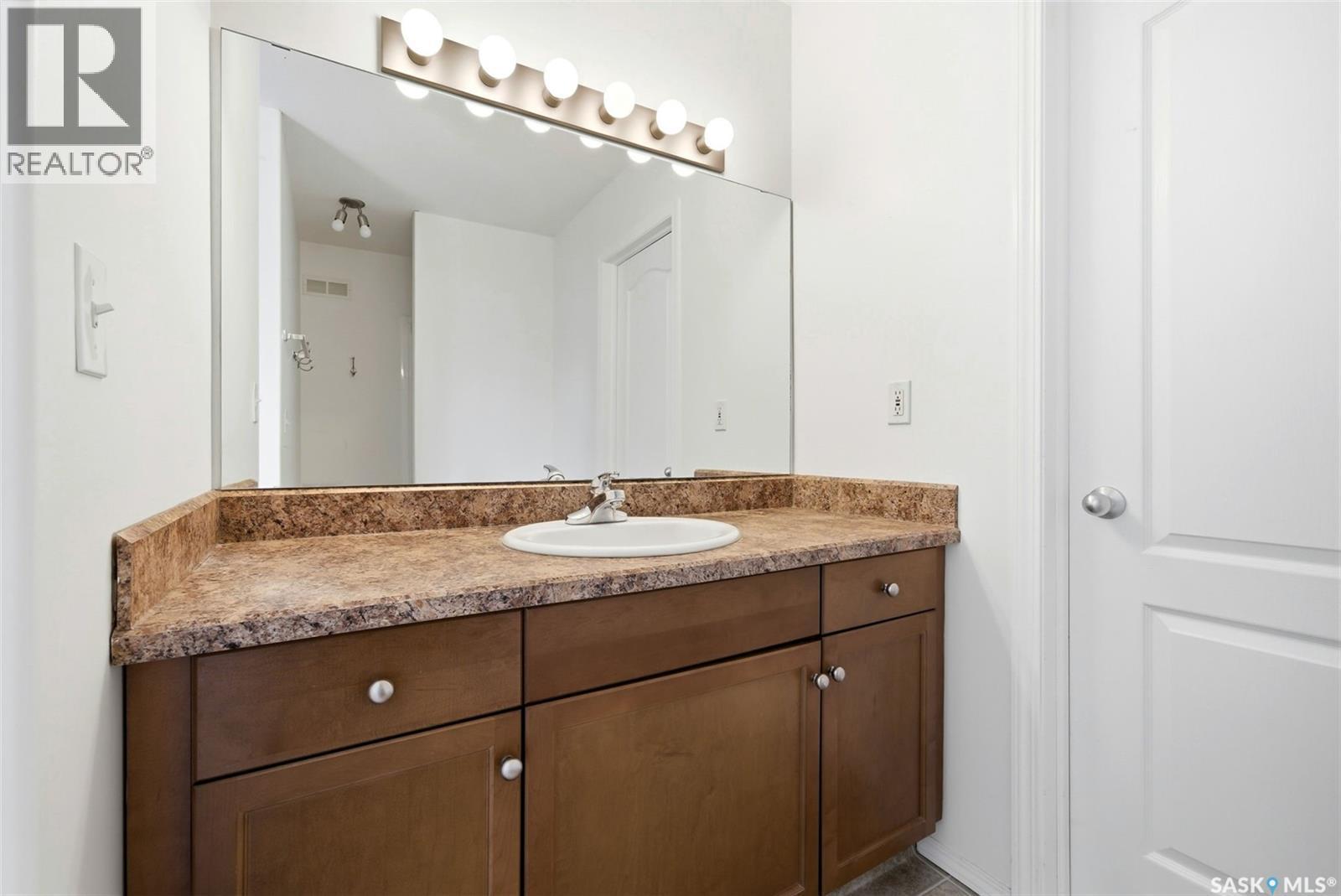 1027 Birchwood Place, Regina, SK - Indoor Photo Showing Bathroom
