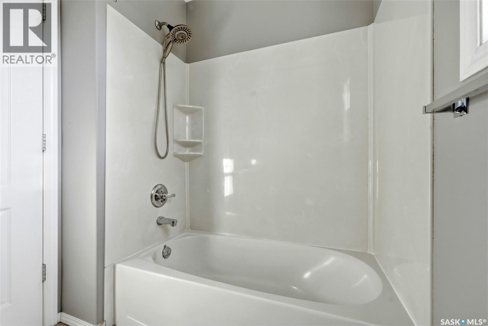 1027 Birchwood Place, Regina, SK - Indoor Photo Showing Bathroom
