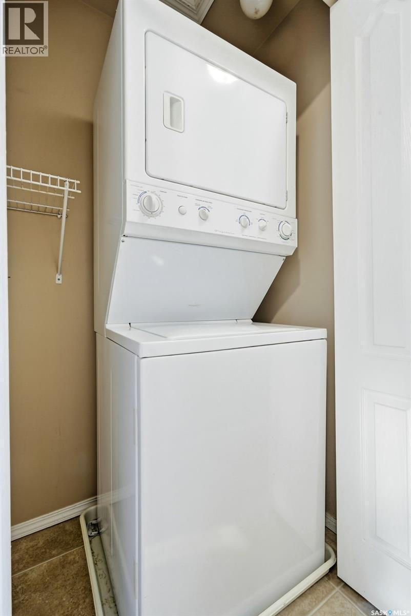 1027 Birchwood Place, Regina, SK - Indoor Photo Showing Laundry Room
