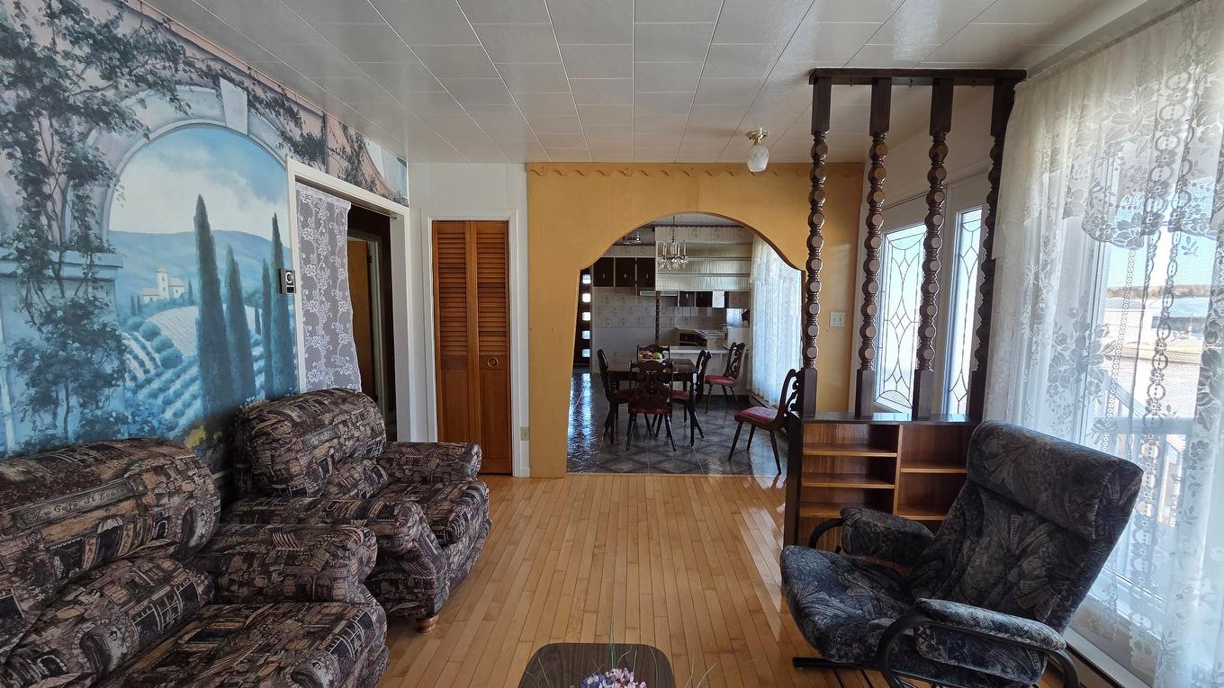 Salon - 923 Route 230 E., Saint-Pascal, QC - Indoor Photo Showing Other Room