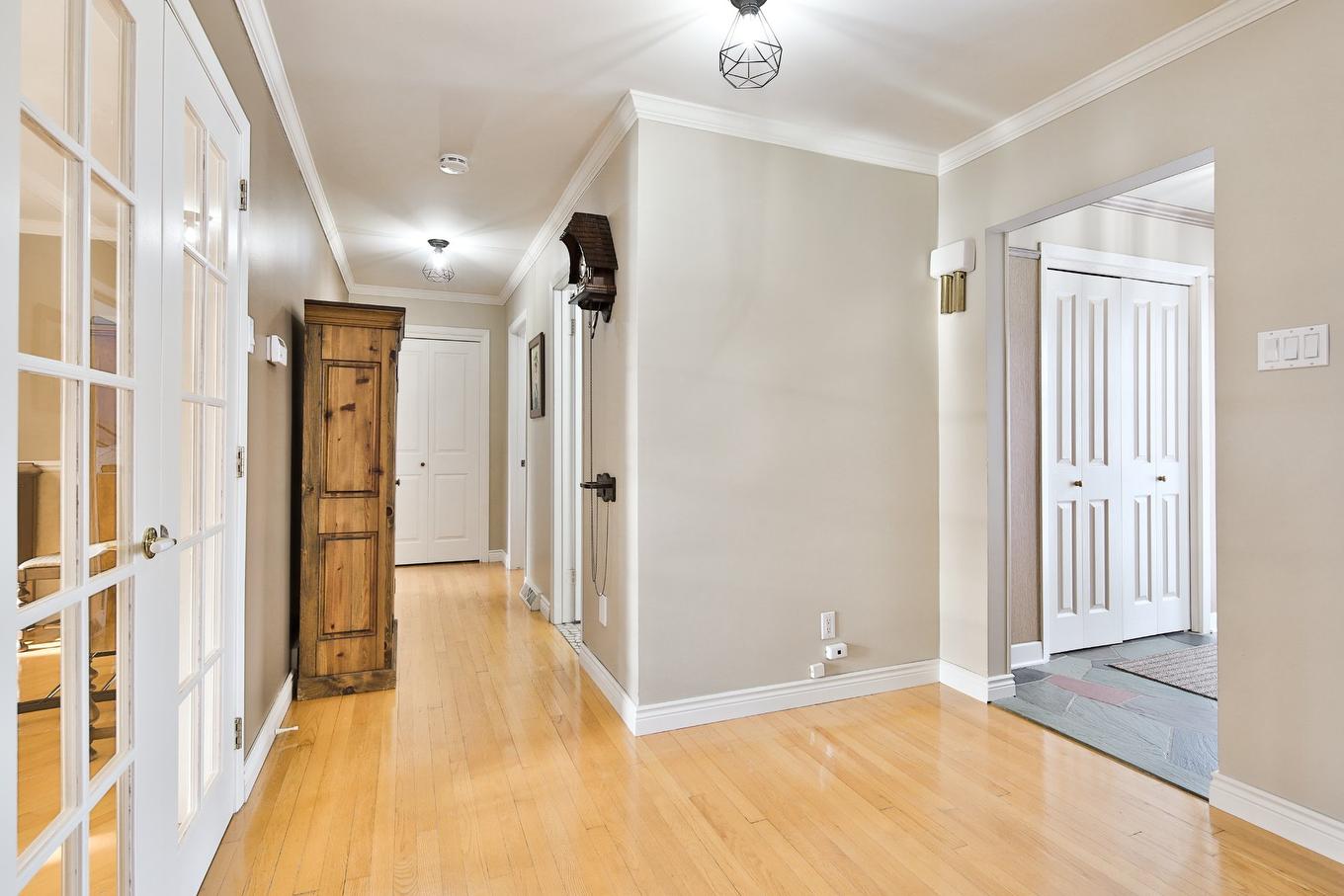 Hall d'entrée/Vestibule - 301 Ch. De Marieville, Richelieu, QC - Indoor Photo Showing Other Room