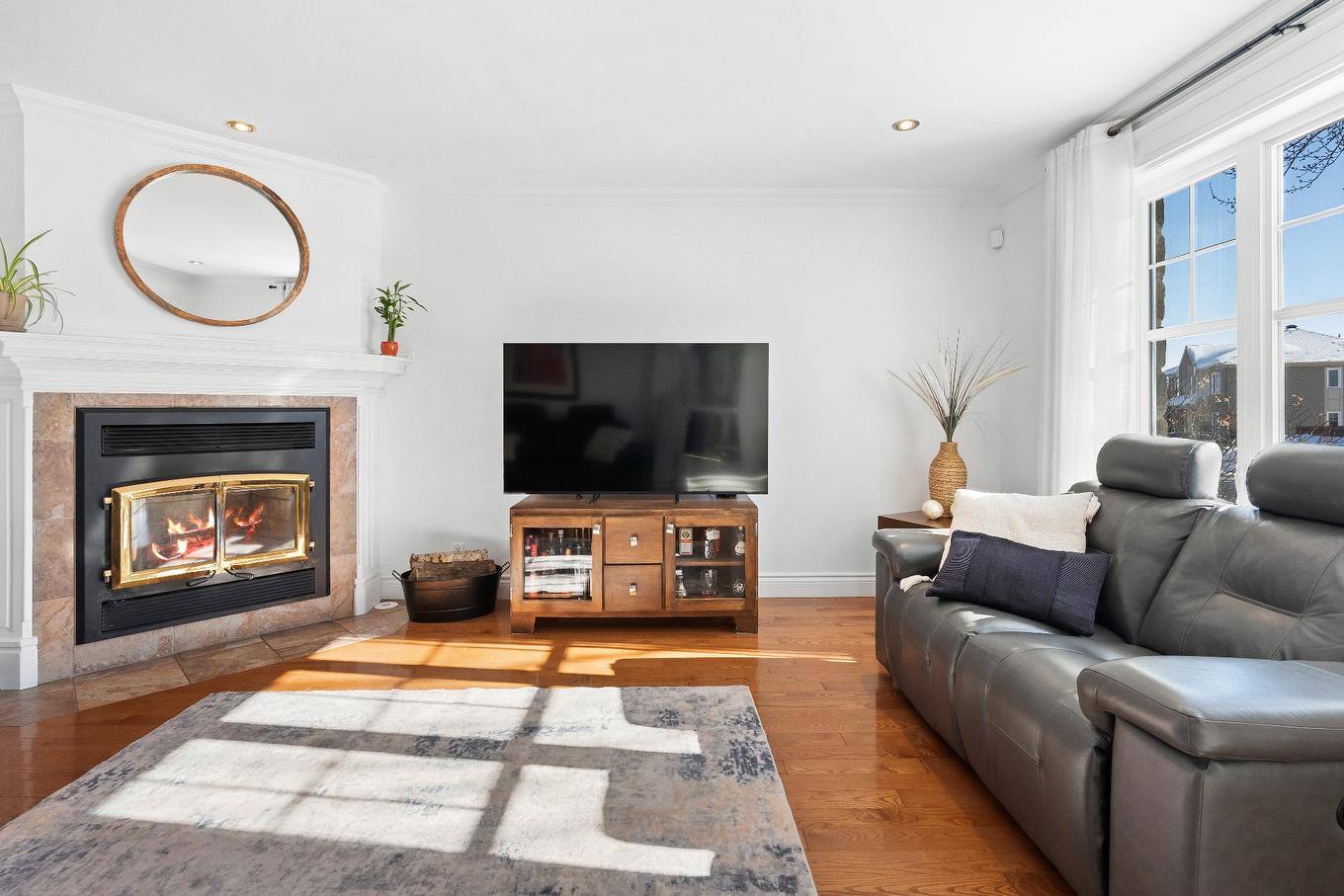 Salon - 9230 Av. Du Patrimoine-Mondial, Québec (Les Rivières), QC - Indoor Photo Showing Living Room With Fireplace