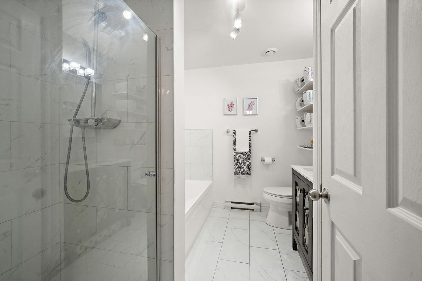 Bathroom - 113-4700 Boul. Henri-Bourassa O., Montréal (Saint-Laurent), QC - Indoor Photo Showing Bathroom