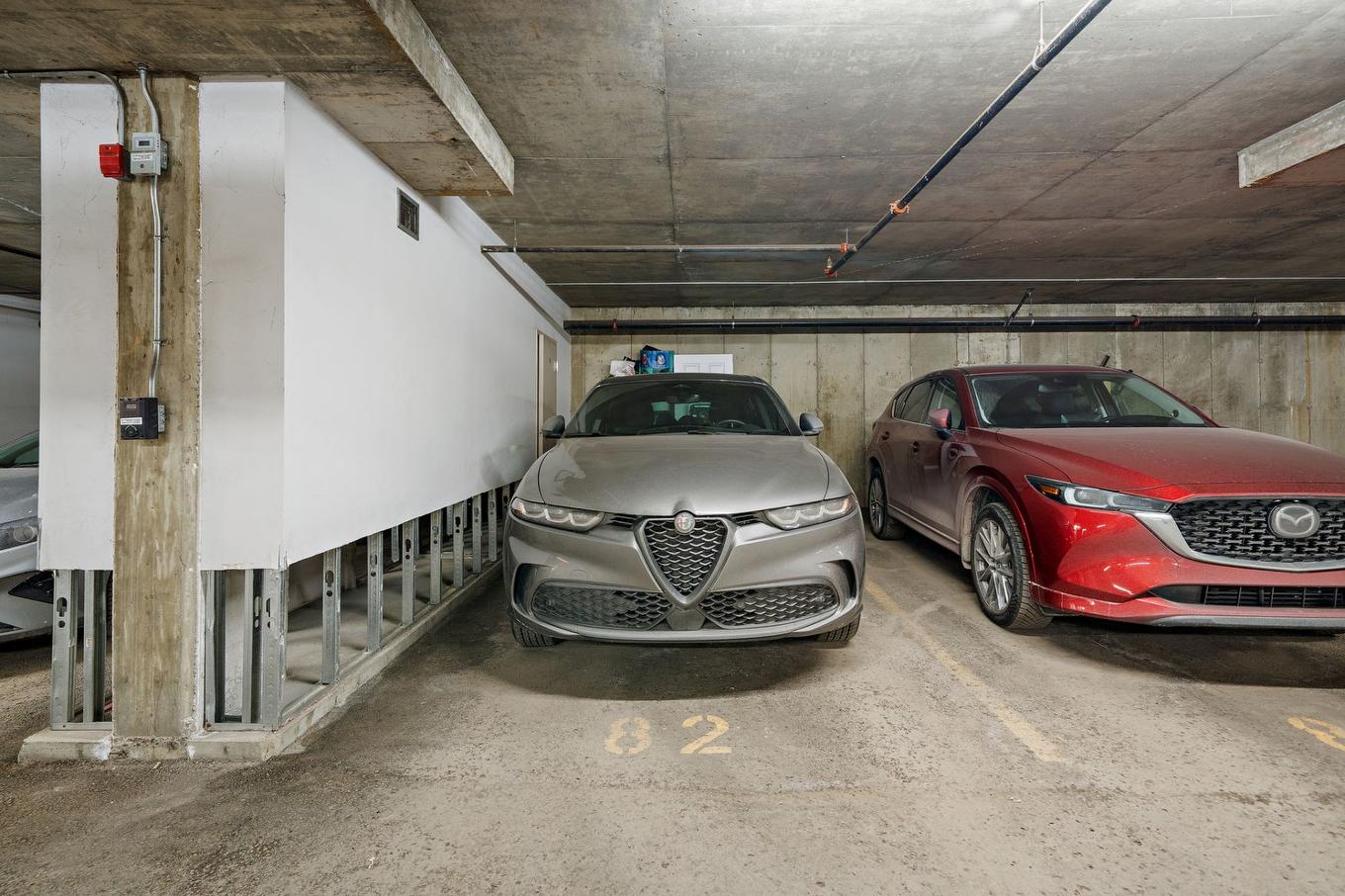 Parking - 113-4700 Boul. Henri-Bourassa O., Montréal (Saint-Laurent), QC - Indoor Photo Showing Garage