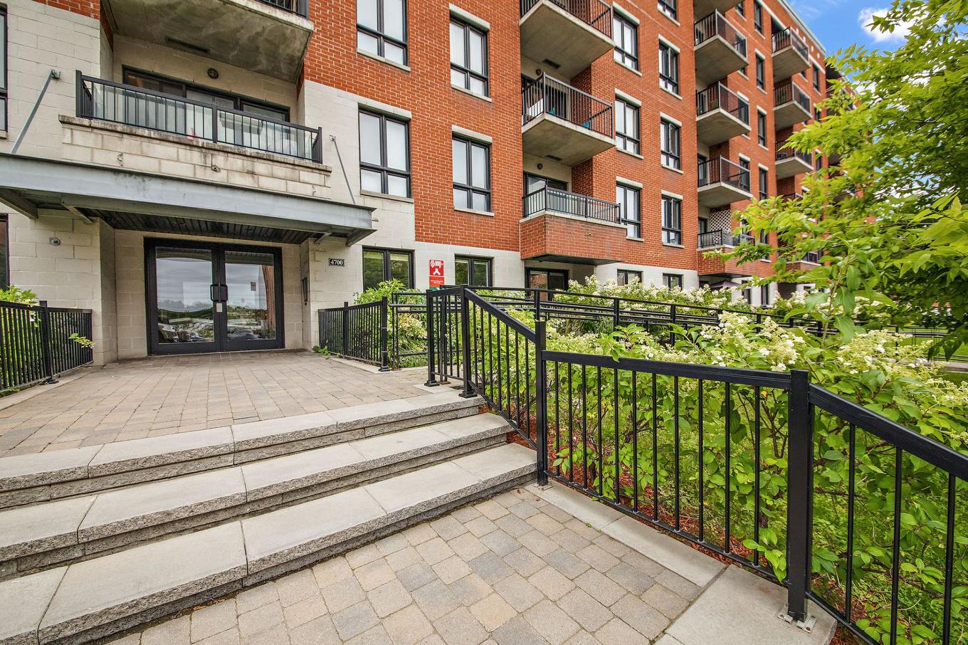 Frontage - 113-4700 Boul. Henri-Bourassa O., Montréal (Saint-Laurent), QC - Outdoor