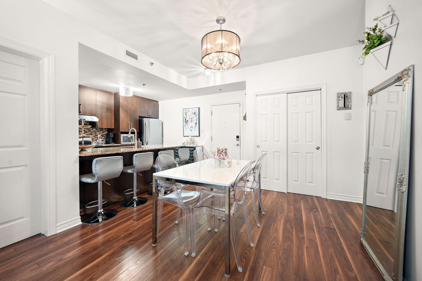 Dining room - 113-4700 Boul. Henri-Bourassa O., Montréal (Saint-Laurent), QC - Indoor