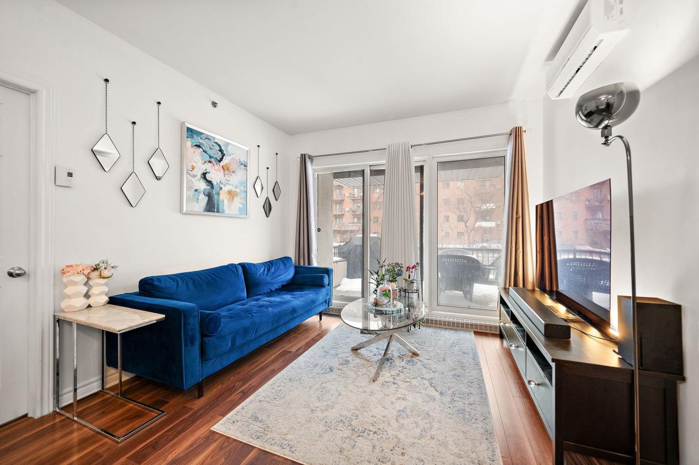 Living room - 113-4700 Boul. Henri-Bourassa O., Montréal (Saint-Laurent), QC - Indoor Photo Showing Living Room