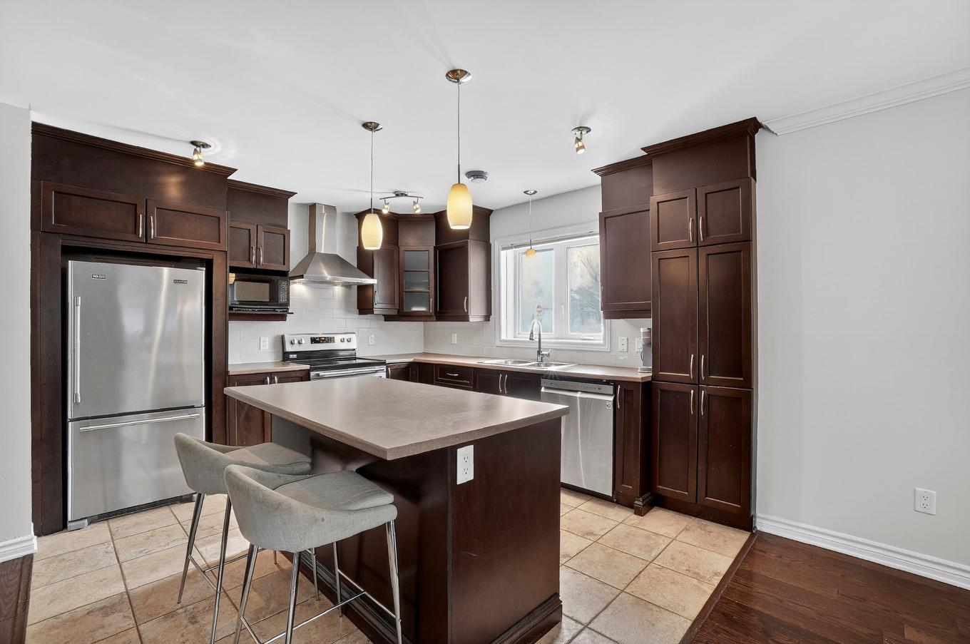 Kitchen - 101-2365 Rue Versailles, Mascouche, QC - Indoor Photo Showing Kitchen With Upgraded Kitchen