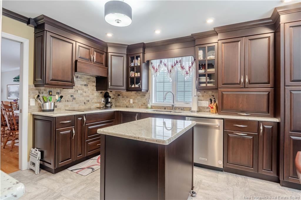 32 Barbara Crt, Fredericton, NB