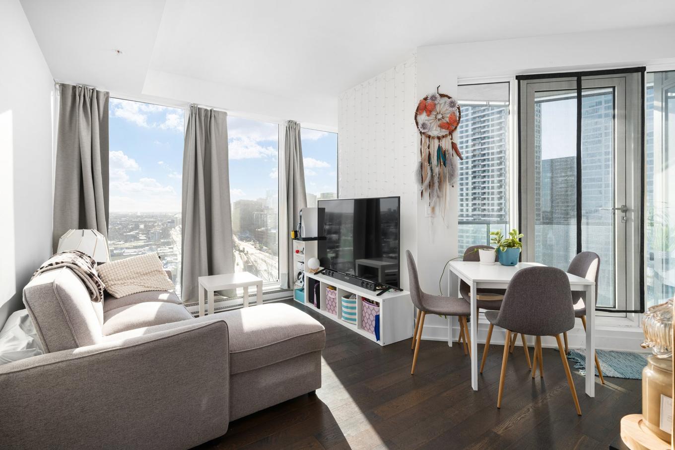 Salon - 2310-1288 Rue St-Antoine O., Montréal (Ville-Marie), QC - Indoor Photo Showing Living Room