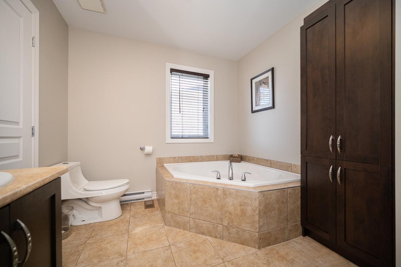 Ensuite bathroom - 4665 Rue Gaston-Chapleau, Laval (Chomedey), QC - Indoor Photo Showing Bathroom