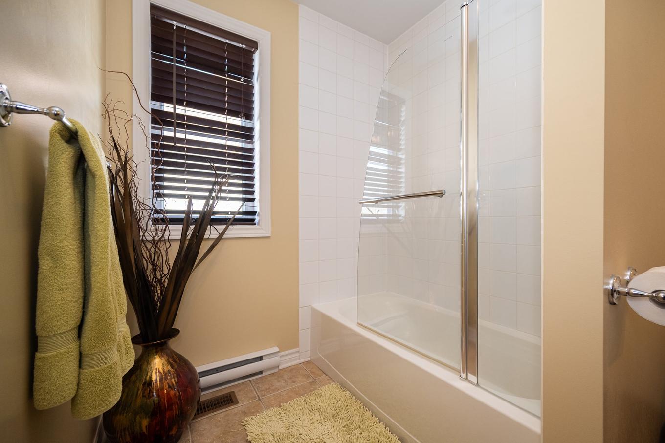 Bathroom - 4665 Rue Gaston-Chapleau, Laval (Chomedey), QC - Indoor Photo Showing Bathroom
