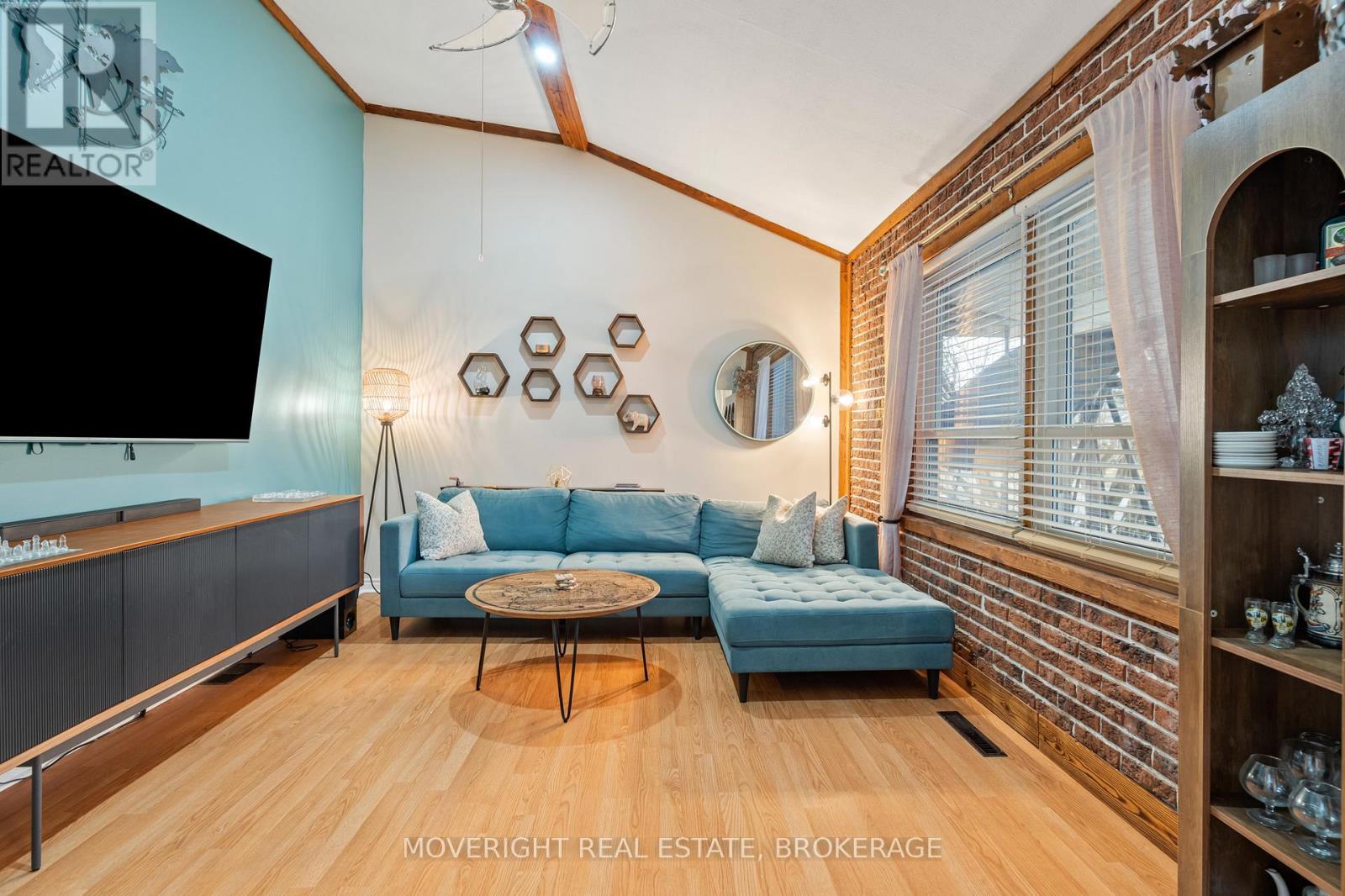 618 Lincoln Street, Welland (Lincoln/Crowland), ON - Indoor Photo Showing Living Room