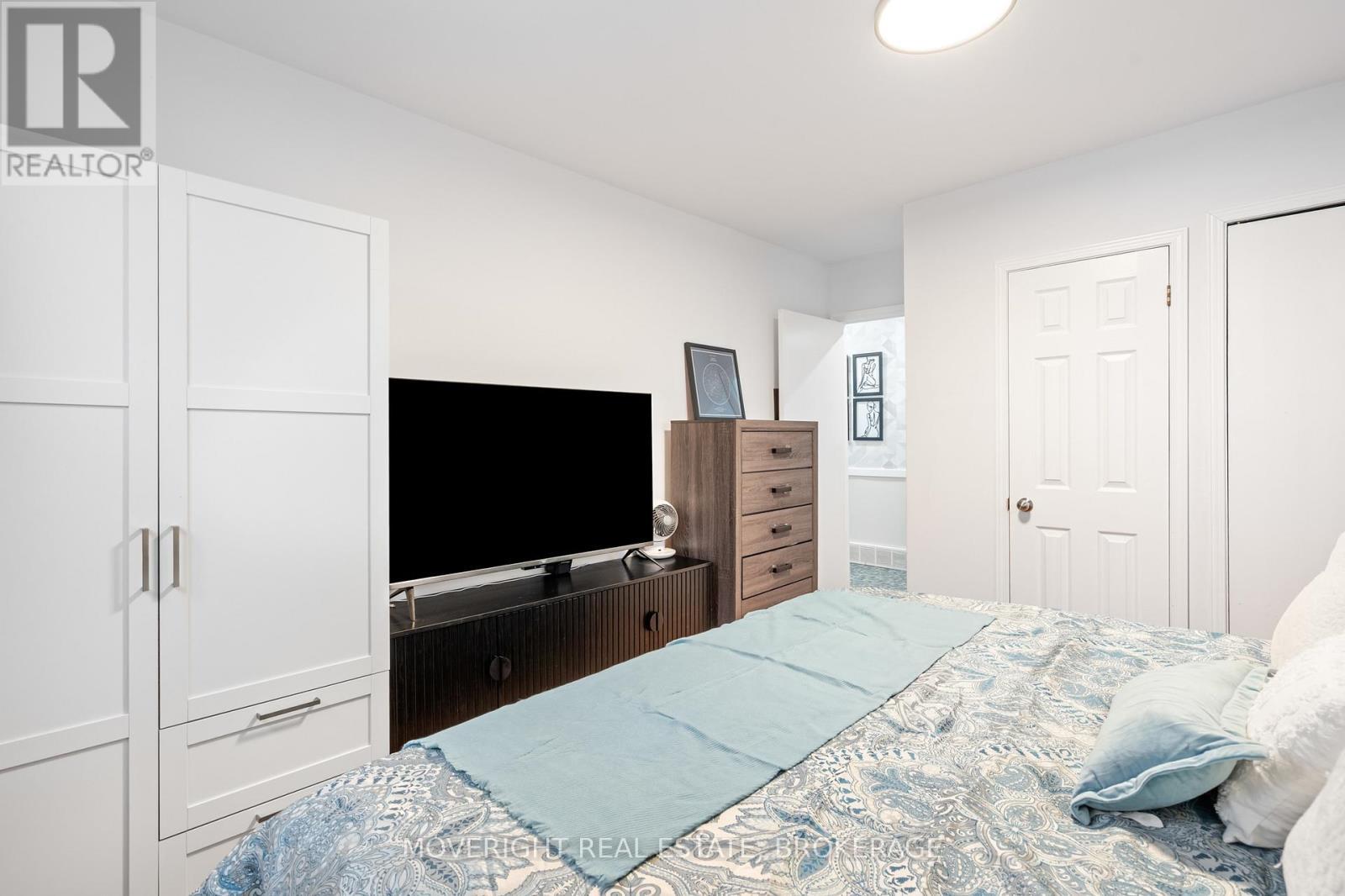 618 Lincoln Street, Welland (Lincoln/Crowland), ON - Indoor Photo Showing Bedroom