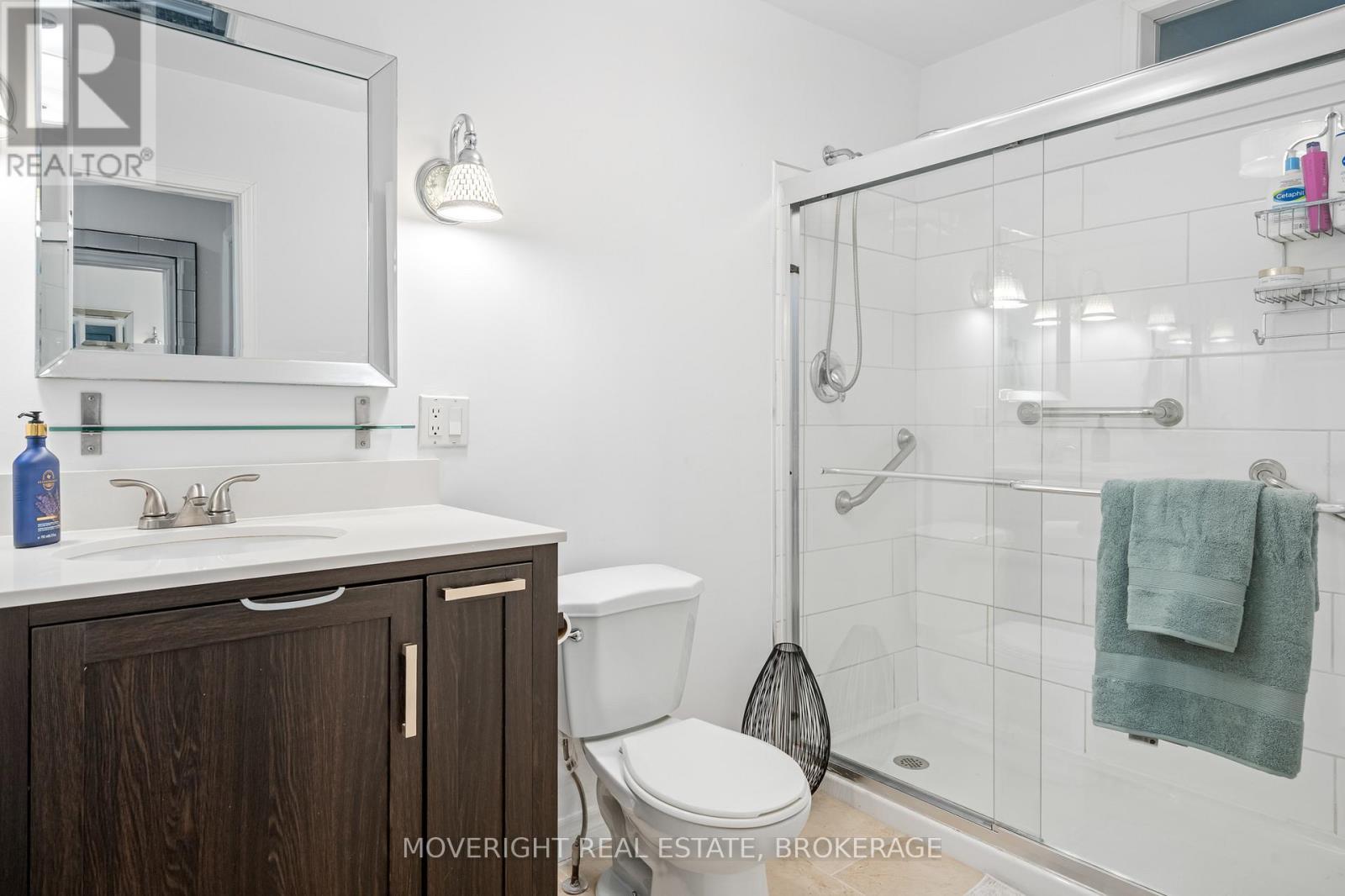 618 Lincoln Street, Welland (Lincoln/Crowland), ON - Indoor Photo Showing Bathroom