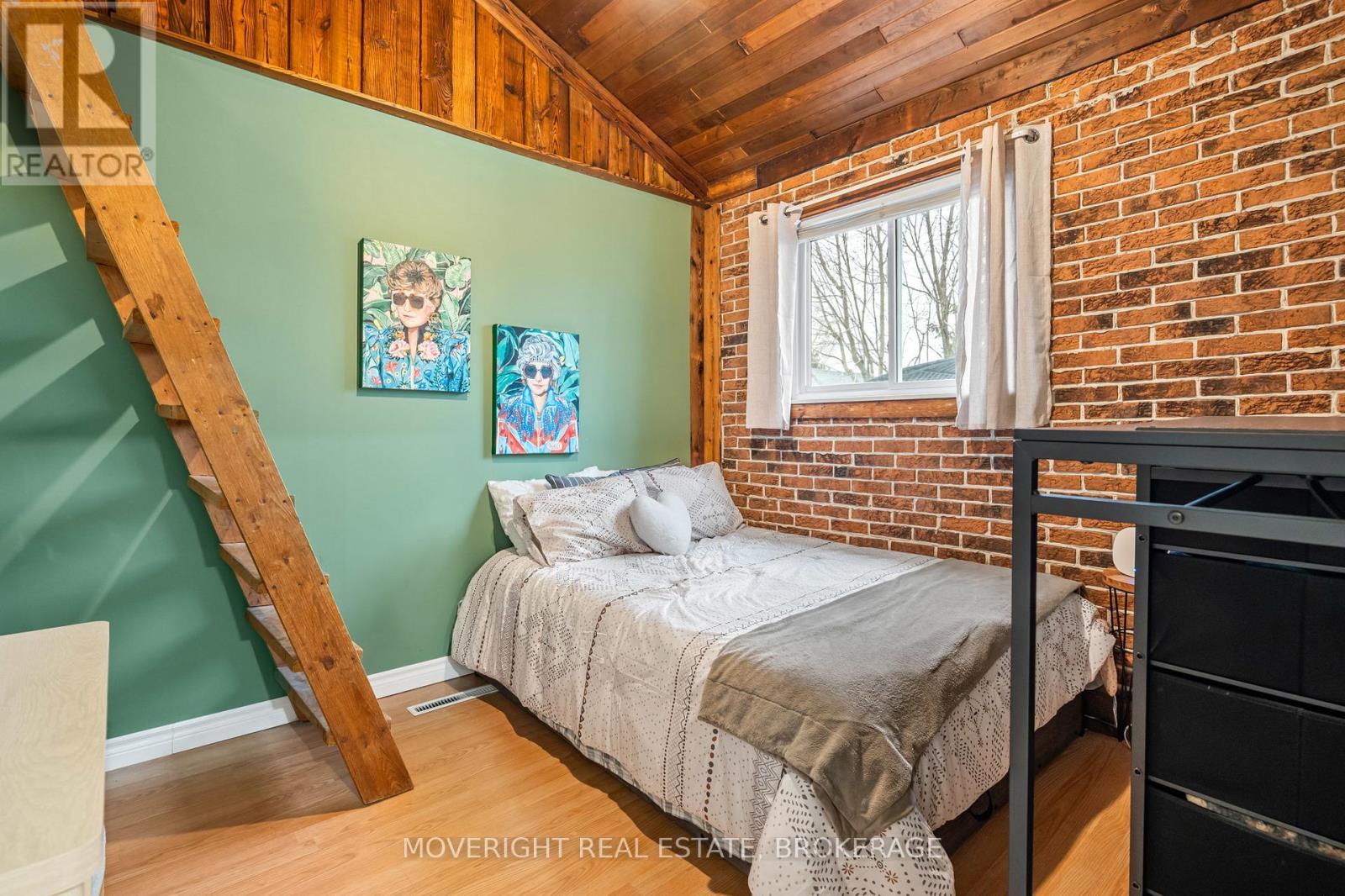 618 Lincoln Street, Welland (Lincoln/Crowland), ON - Indoor Photo Showing Bedroom