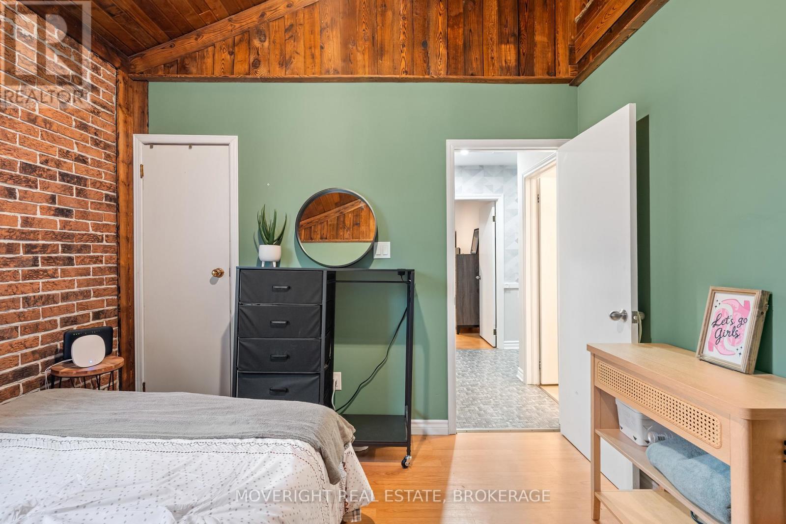 618 Lincoln Street, Welland (Lincoln/Crowland), ON - Indoor Photo Showing Bedroom