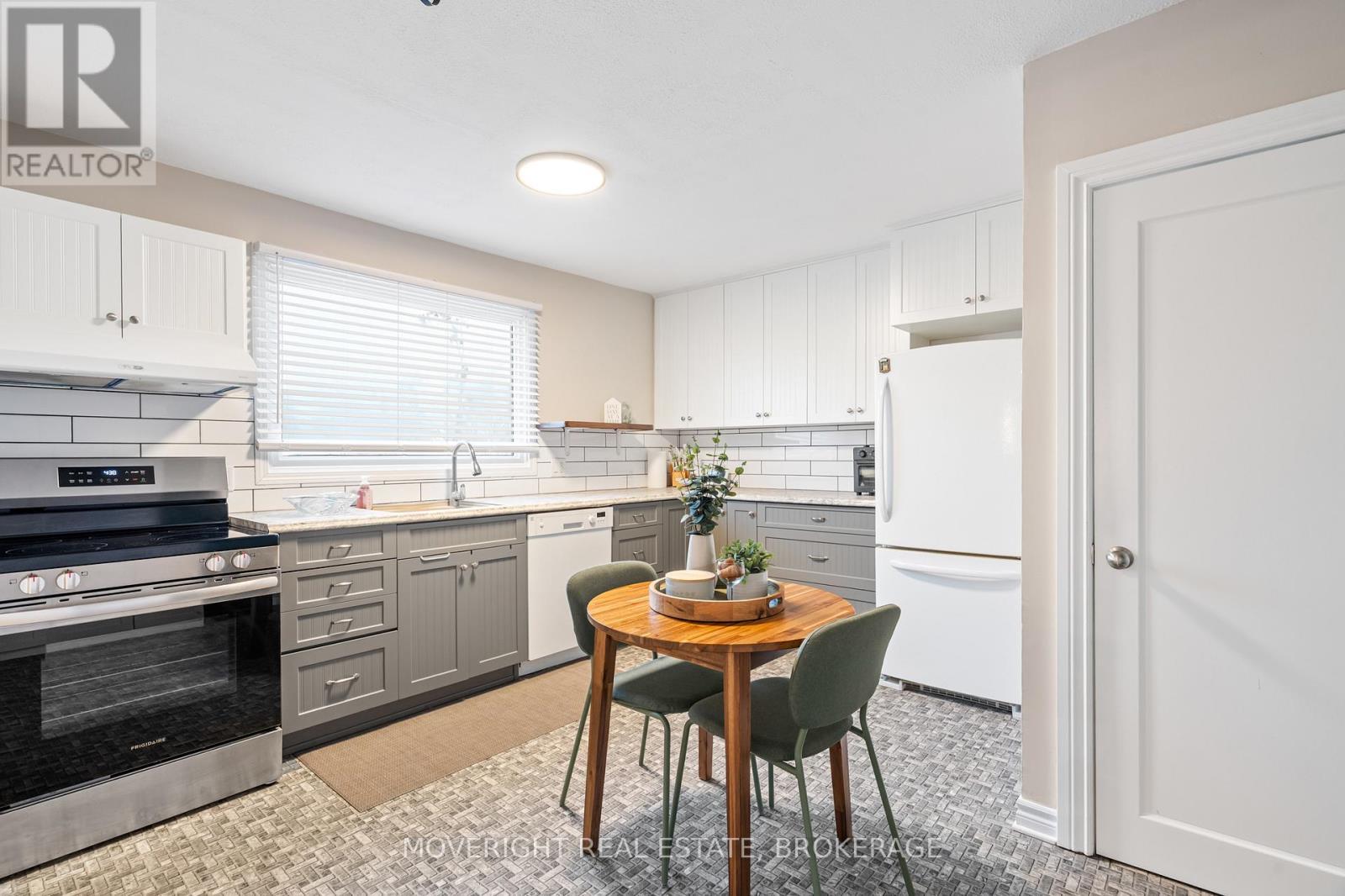 618 Lincoln Street, Welland (Lincoln/Crowland), ON - Indoor Photo Showing Kitchen