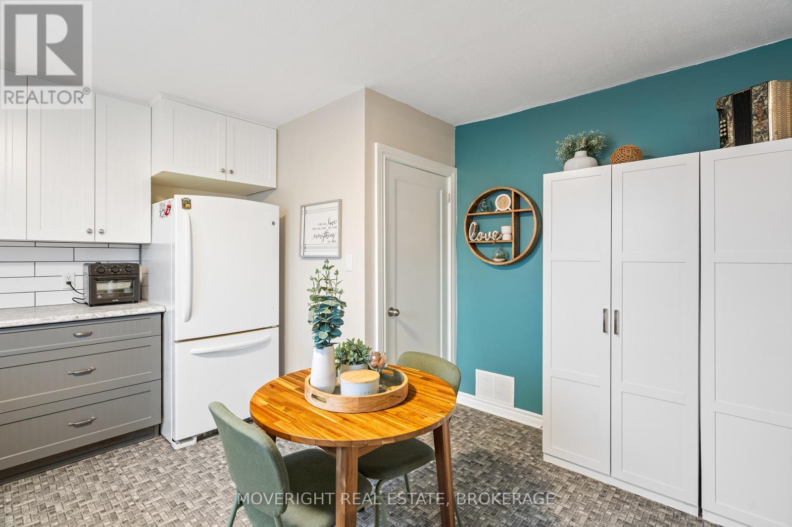 618 Lincoln Street, Welland (Lincoln/Crowland), ON - Indoor Photo Showing Kitchen