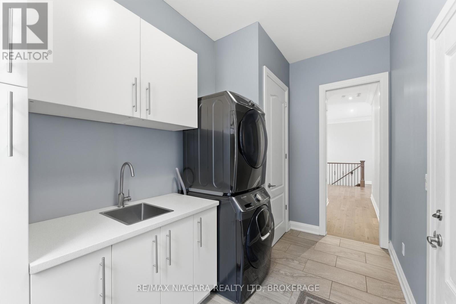 34 Angels Drive, Niagara-On-The-Lake (St. Davids), ON - Indoor Photo Showing Laundry Room