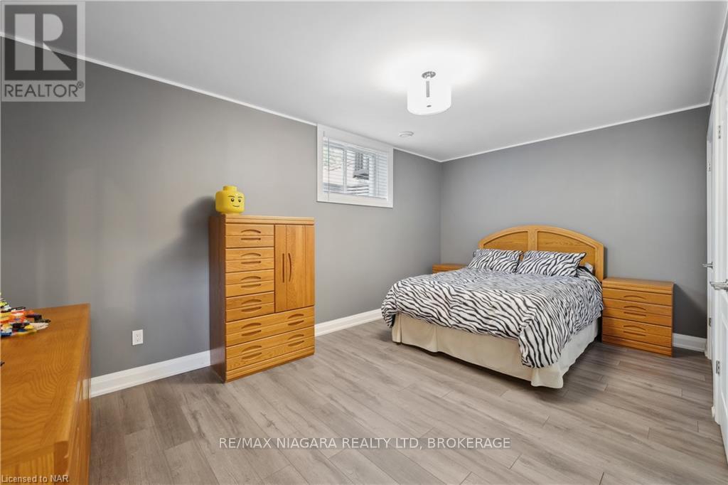34 Angels Drive, Niagara-On-The-Lake (St. Davids), ON - Indoor Photo Showing Bedroom