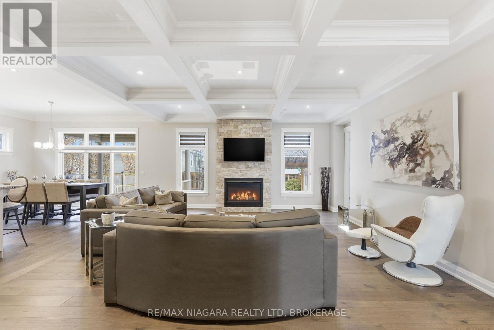 34 Angels Drive, Niagara-On-The-Lake (St. Davids), ON - Indoor Photo Showing Living Room With Fireplace