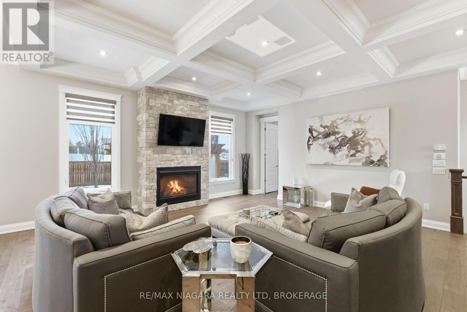 34 Angels Drive, Niagara-On-The-Lake (St. Davids), ON - Indoor Photo Showing Living Room With Fireplace